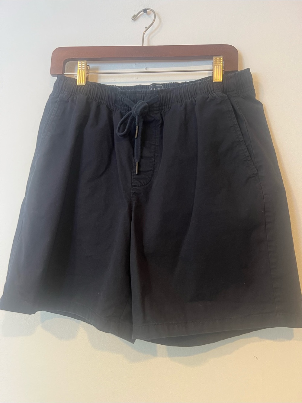 GAP Men's Black Preppy Casual Drawstring Shorts — Size M
